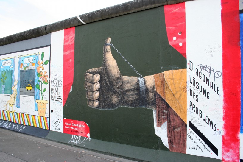 "Diagonale Lösung" by Michail Serebrjakow, East Side Gallery, Berlin